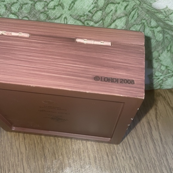 Willow Tree “Quiet Memories” collectible box - Picture 6 of 6